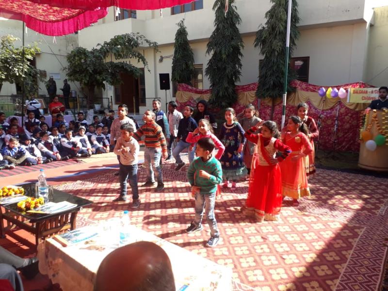 Children performing on Republic Day